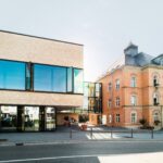 Rathaus Ebersbach an der Fils mit historischem Altbau und modernem Rathausgebäude