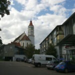 Kirche Mariä Himmelfahrt in der Ortsmitte von Rechberghausen